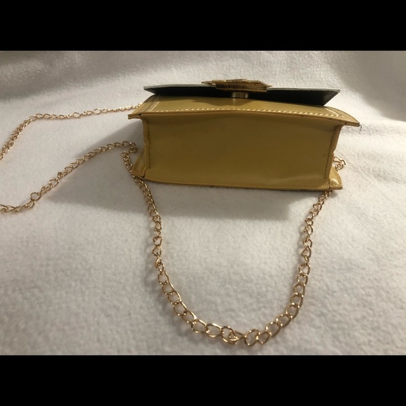 Cute mustard yellow crossbody - Picture 4 of 8